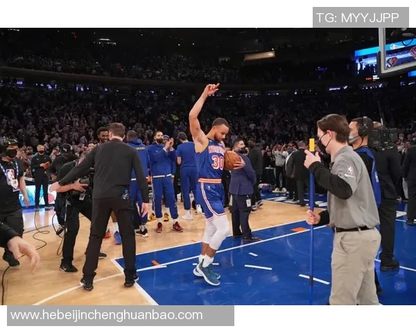 库里三分绝杀骑士再现经典瞬间NBA历史对决的传奇时刻回顾